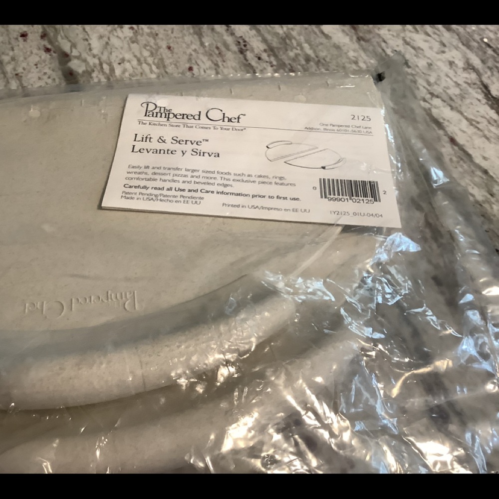 NWOT Pampered Chef Lift and Serve